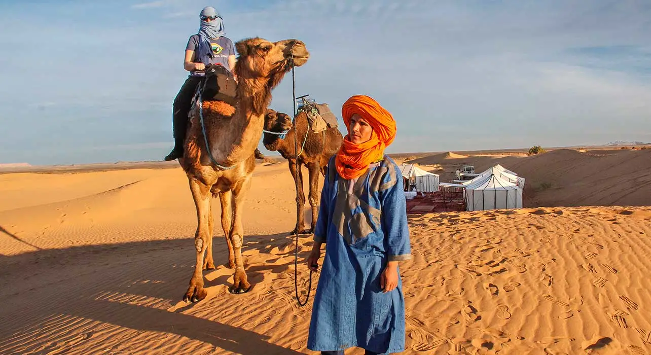 2-slide-morocco-camel-client-berber-camp-pano - tours - travel